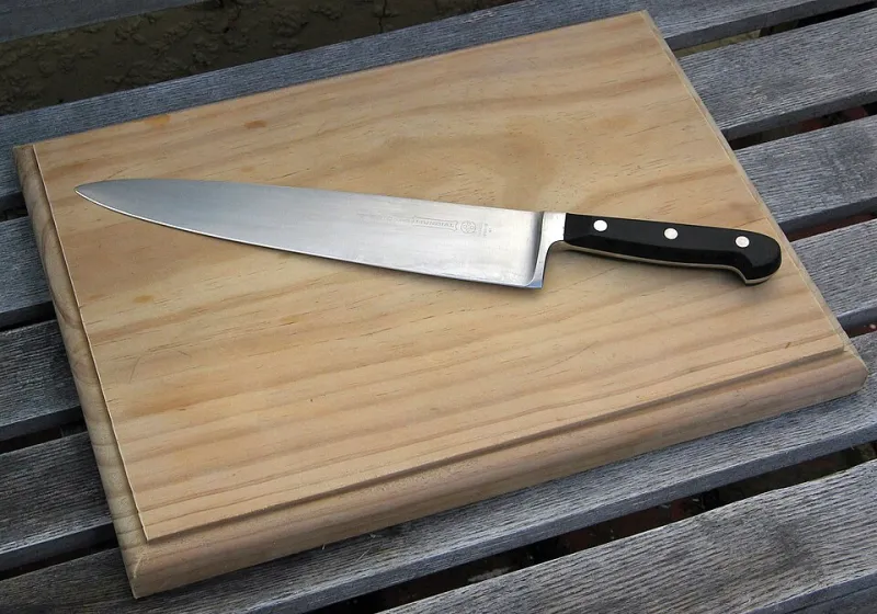 Chop, Blindfold, Repeat: 40 Home Cooks Can't Tell a $30 Knife From a $300 One